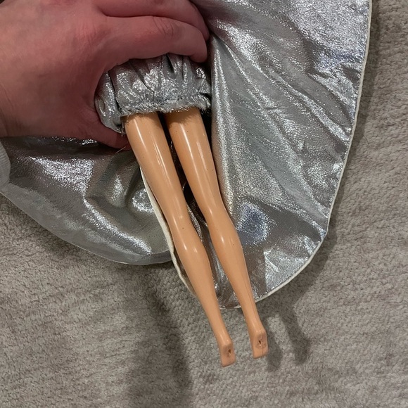 Marilyn Monroe DSI 12 IN Doll [Silver Sizzle] - Picture 4 of 5